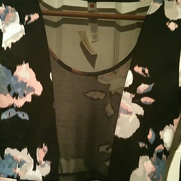 Women's dress. - Picture 3 of 3